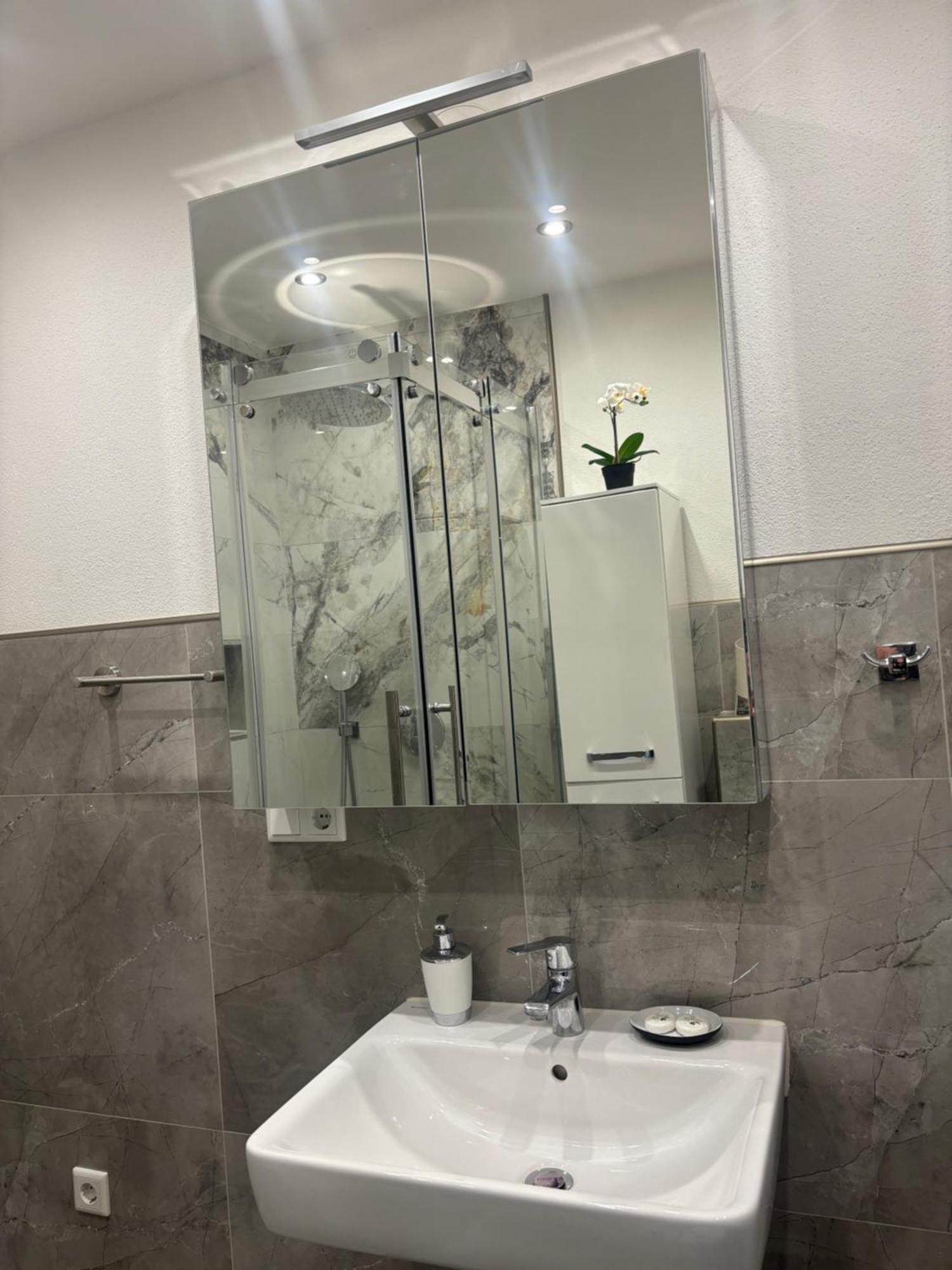 Lenti Duesseldorfer Apartment'S Eksteriør billede